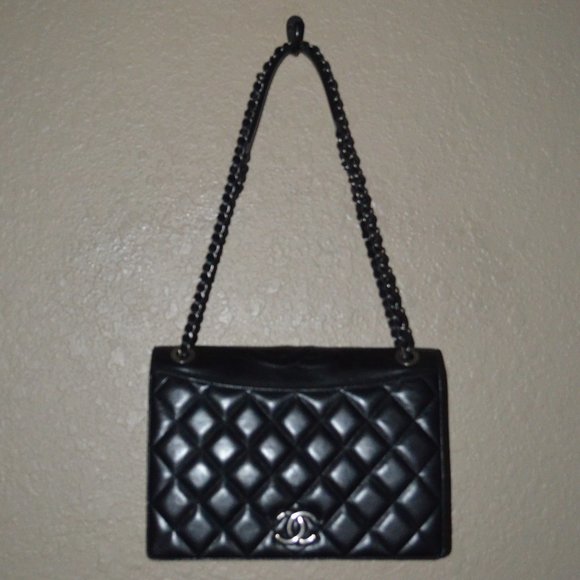 Chanel Black Quilted Leather Silver CC Hardware Shoulder Chain Strap Han… - Picture 12 of 13